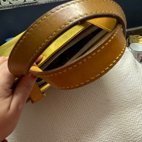 Louis Vuitton Monogram Vernis Huston Handbag - Picture 3 of 11